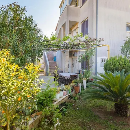 3 Bedroom Awesome In Pula