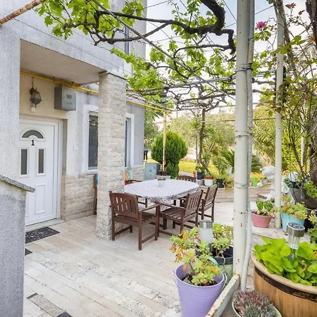 Apartment 3 Bedroom Awesome In Pula