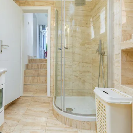 3 Bedroom Awesome In * Pula