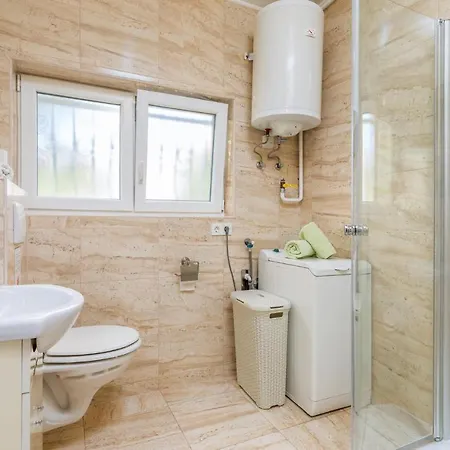 Apartment 3 Bedroom Awesome In