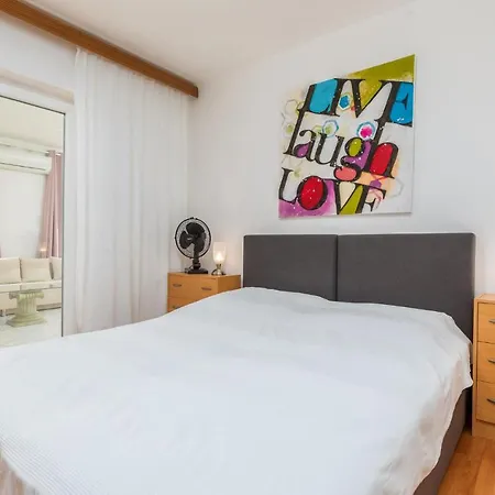 3 Bedroom Awesome In Apartment *