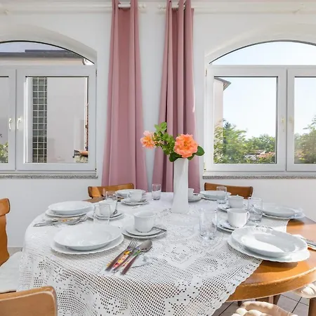 Apartment 3 Bedroom Awesome In