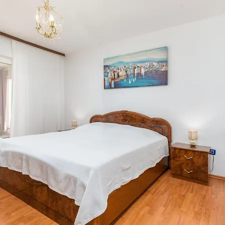 3 Bedroom Awesome In * Pula