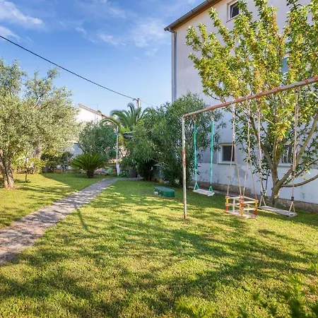 3 Bedroom Awesome Apartment In Pula Apartment *