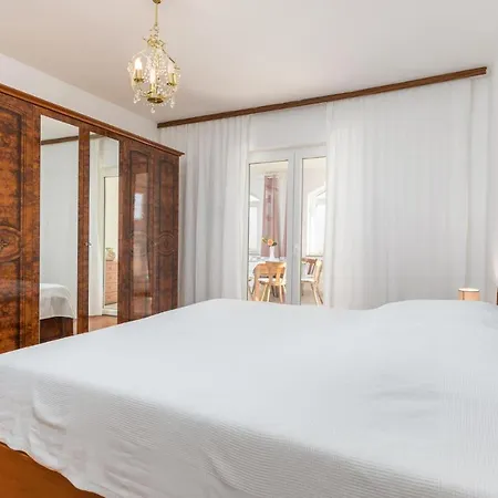 3 Bedroom Awesome Apartment In Pula Apartment *