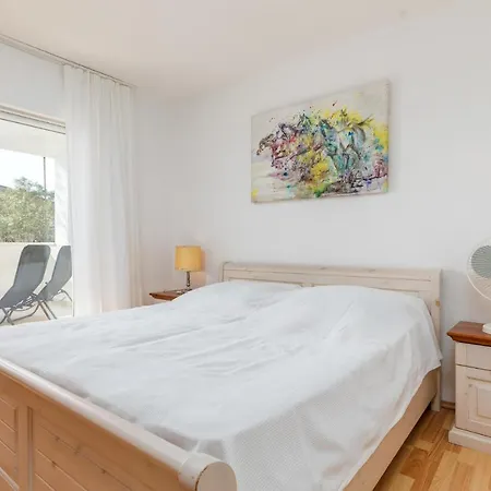 Apartment 3 Bedroom Awesome Apartment In Pula *