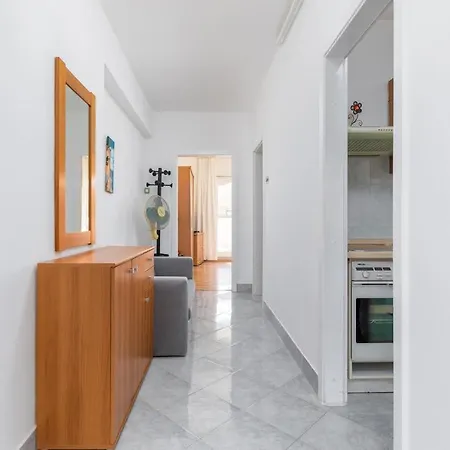 Apartment 3 Bedroom Awesome Apartment In Pula