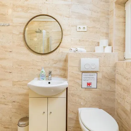Apartment 3 Bedroom Awesome Apartment In Pula *