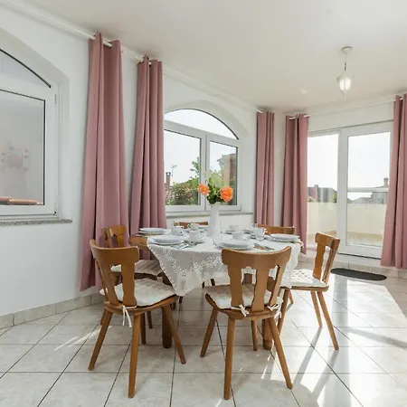 3 Bedroom Awesome Apartment In Pula Pula