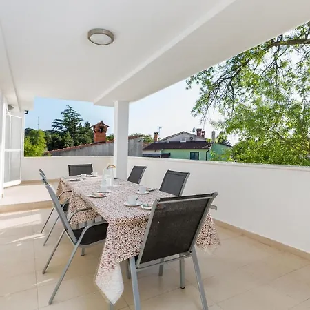 3 Bedroom Awesome Apartment In Pula * Pula